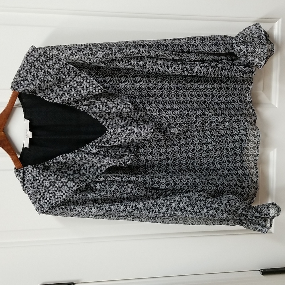 Loft black & white ruffle blouse sz S